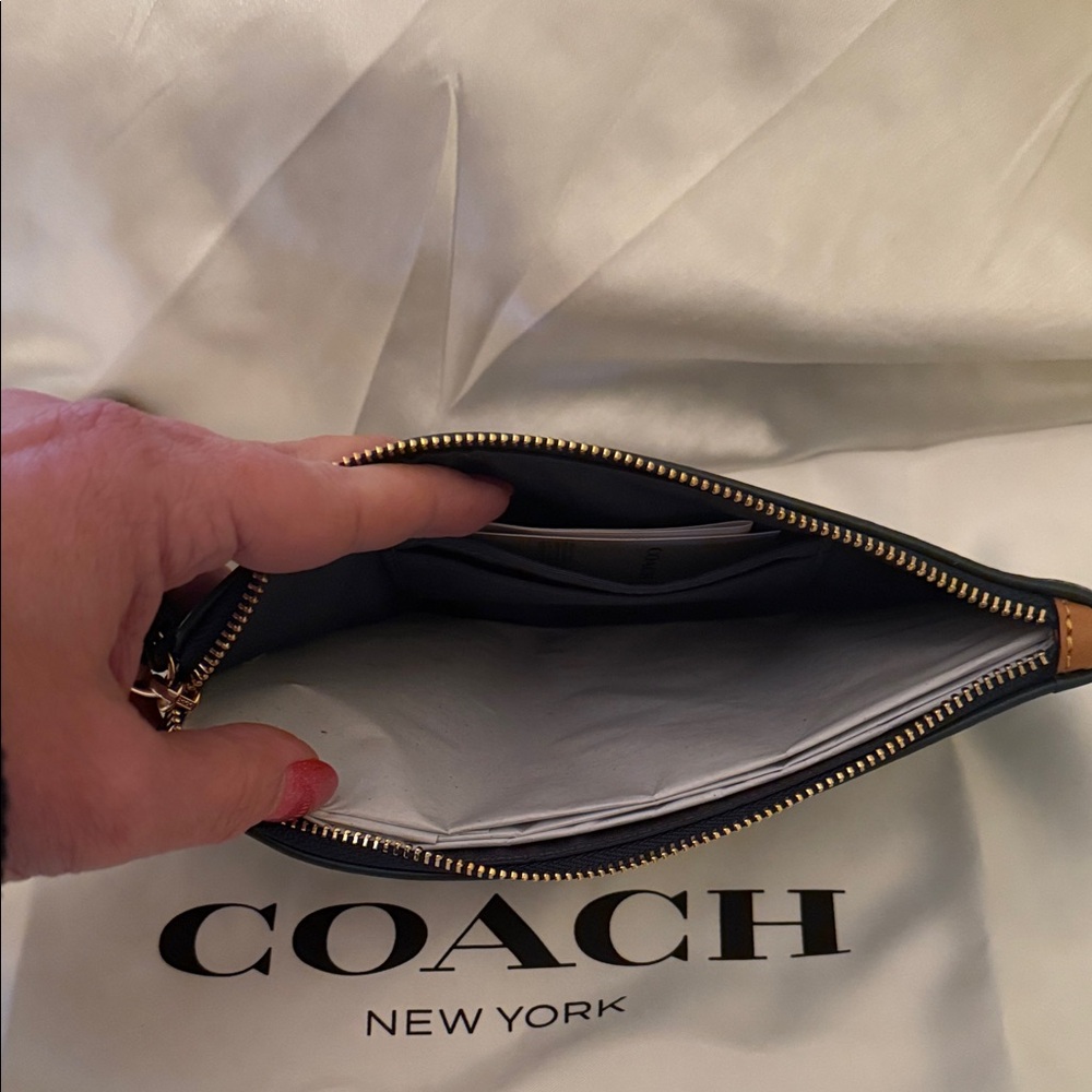💙Coach NWT Blue Denim Large Corner Zip Wristlet with Gold Accents - Picture 6 of 7
